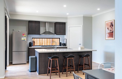 Clyde House | Contemporary 5-Bedroom Clyde Home: Perfect for Families & Pets