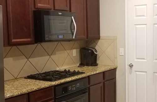 South Arlington House | Modern 5BR Home/Spacious/Near Hawaiian Water Parks
