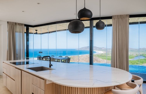 Tamarindo Villa | Modern 6-Bedroom Villa with Oceanfront Views & Breakfast