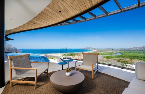 Tamarindo Villa | Modern 6-Bedroom Villa with Oceanfront Views & Breakfast