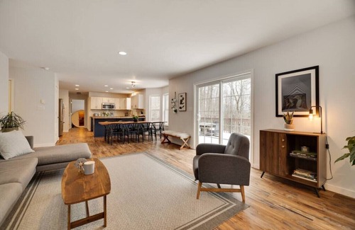 Pocono Summit House | Modern 6BR Retreat with Hot Tub & Sauna Near the Lake