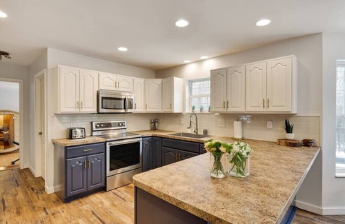 Pocono Summit House | Modern 6BR Retreat with Hot Tub & Sauna Near the Lake