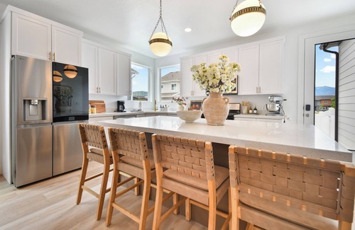 Heber House | Modern 6br near skiing, luxe, sleeps 12, hot tub