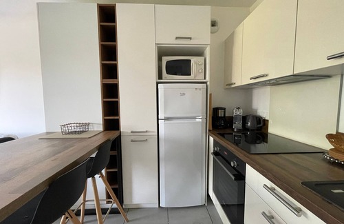 Vieux-Boucau-les-Bains Apartment | Modern Apartment in Vieux-Boucau: Near Beach, Shops, Parking & Terrace