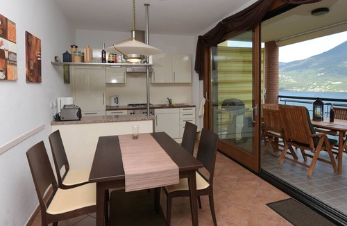 Tronzano Lago Maggiore Apartment | Modern apartment overlooking Lake Maggiore