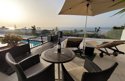 La Asomada Apartment | Modern Accommodation with Pool and Ocean Views - Rated 10/10