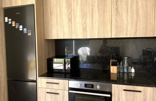 Villenave-d'Ornon House | Inviting Modern House with Garden & Child-Friendly Amenities