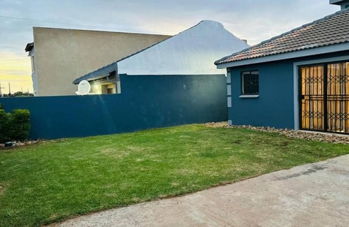 Greater Johannesburg Metropolitan Area Apartment | Modern Airb&b with Wi-Fi in Soweto Near Entertainment