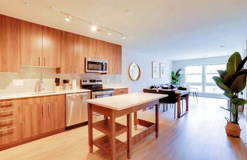 Jefferson Manor Apartment | Stylish Apartment in Alexandria with Pool and Spa Amenities