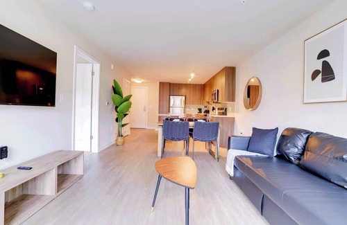 Jefferson Manor Apartment | Stylish Apartment in Alexandria with Pool and Spa Amenities