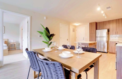 Jefferson Manor Apartment | Stylish Apartment in Alexandria with Pool and Spa Amenities
