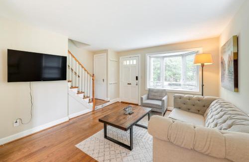 Del Ray House | Contemporary Townhome Near Old Town Alexandria Awaits