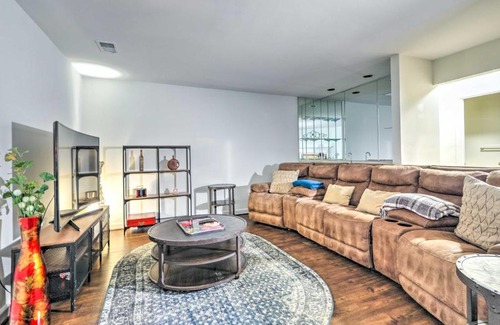 Rose Hill House | Modern Alexandria Townhome Near Old Town Attractions
