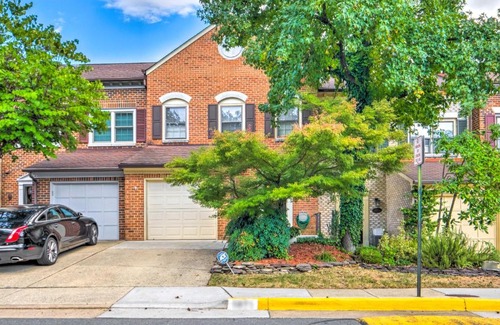 Rose Hill House | Modern Alexandria Townhome Near Old Town Attractions