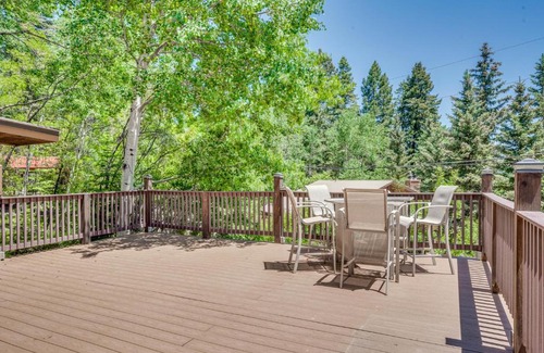 Bear Park House | Cozy Alpine Cabin Near Ski Cloudcroft - Family-Friendly Stay