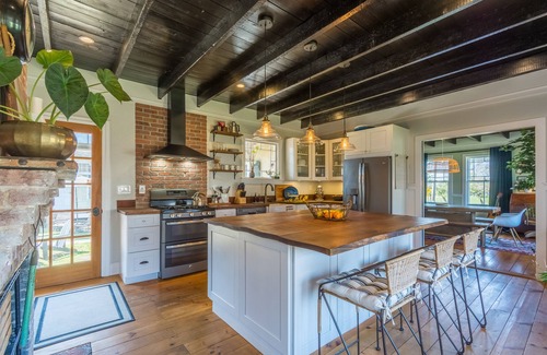 Fort Monmouth Cottage | Modern Cottage Retreat: Vintage Charm with Ocean Views