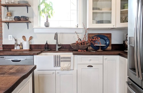 Fort Monmouth Cottage | Modern Cottage Retreat: Vintage Charm with Ocean Views