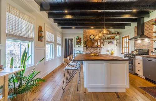 Fort Monmouth Cottage | Modern Cottage Retreat: Vintage Charm with Ocean Views