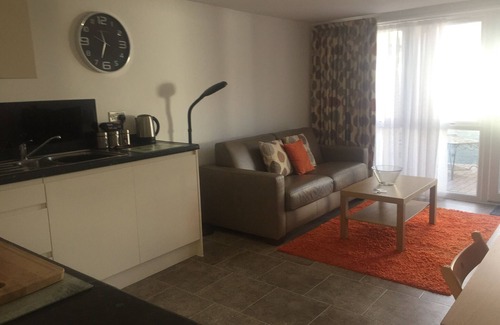 Emersons Green Cottage | Bright Cottage Near Bristol & Bath with Family-Friendly Perks