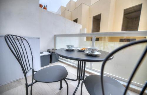 Ta' Giorni Apartment | Bright 2-Bedroom Getaway with Terrace - Family Friendly
