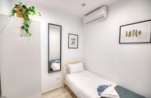 Ta' Giorni Apartment | Bright 2-Bedroom Getaway with Terrace - Family Friendly
