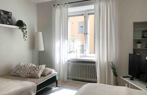 Ullanlinna Apartment | Bright Studio with Ocean View in Prime Location - 4 Stars