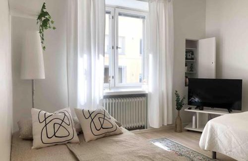 Ullanlinna Apartment | Bright Studio with Ocean View in Prime Location - 4 Stars