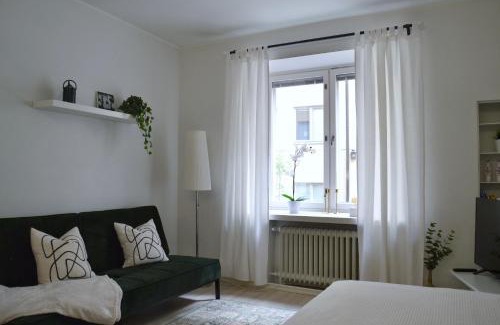 Ullanlinna Apartment | Bright Studio with Ocean View in Prime Location - 4 Stars