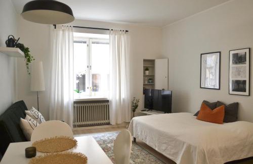Ullanlinna Apartment | Bright Studio with Ocean View in Prime Location - 4 Stars