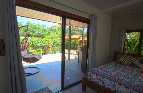Tamarindo House | Modern And Central To Amazing Beaches!