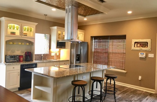 Capitol Hill House | Chic Guest House with Spa and EV Charging Station