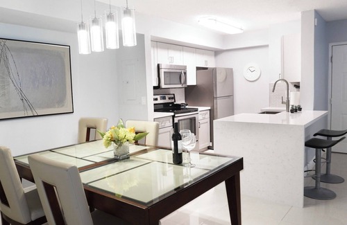 Pembroke Pines Condo | Chic 1B/1B Getaway in South Florida with Ocean Views