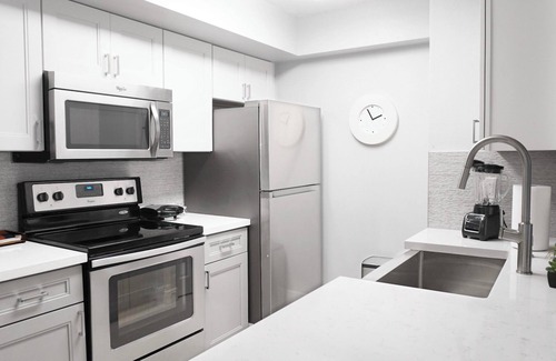 Pembroke Pines Condo | Chic 1B/1B Getaway in South Florida with Ocean Views