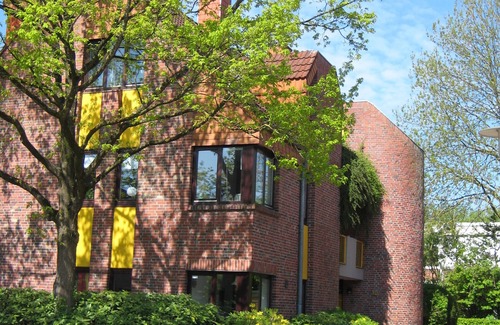 Haarentor Apartment | Modern Apartment in Haarentor with Family-Friendly Amenities