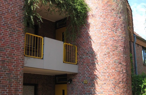 Haarentor Apartment | Modern Apartment in Haarentor with Family-Friendly Amenities