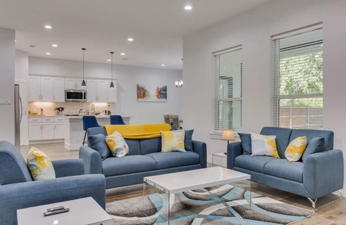 West Dallas House | Modern Home Near Downtown with Pet-Friendly Amenities