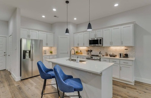 West Dallas House | Modern Home Near Downtown with Pet-Friendly Amenities