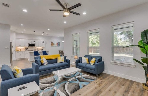 West Dallas House | Modern Home Near Downtown with Pet-Friendly Amenities