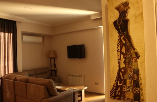 Vake Apartment | Contemporary Apartment with Breakfast & Kitchen Amenities