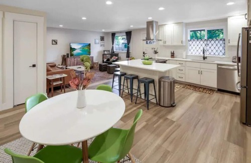 Southeast Boise House | Modern 2BD/2Bath Retreat in SE Boise with Breakfast