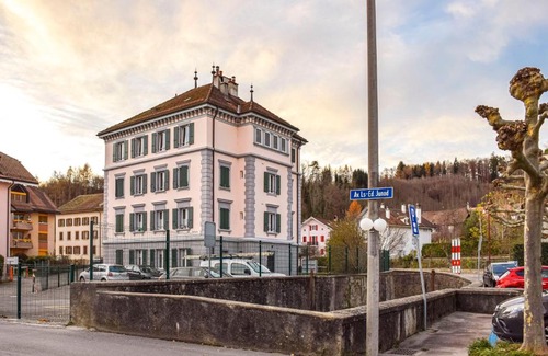 Lucens Apartment | Stylish Apartment with Child-Friendly Amenities and High Ratings