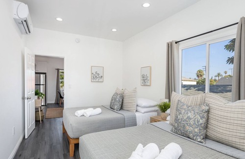 Harbor Apartment | Cozy Oceanfront Unit 6 Mins from Downtown LB - Rated 10/10