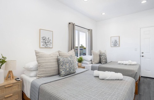 Harbor Apartment | Cozy Oceanfront Unit 6 Mins from Downtown LB - Rated 10/10