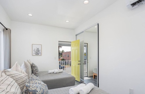 Harbor Apartment | Cozy Oceanfront Unit 6 Mins from Downtown LB - Rated 10/10