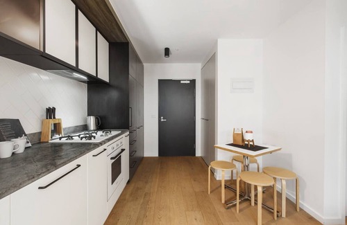 Abbotsford Apartment | Cozy Parkland Retreat with Pool and Spa near Yarra River