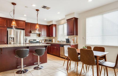 Fremont House | Cozy 3-Bedroom Retreat with Breakfast in SF Bay Area
