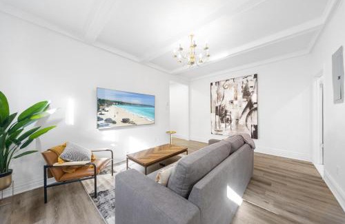 Cote-Des-Neiges—Notre-Dame-De-Grace Apartment | Comfortable 4-Bedroom Retreat for Up to 12 Guests