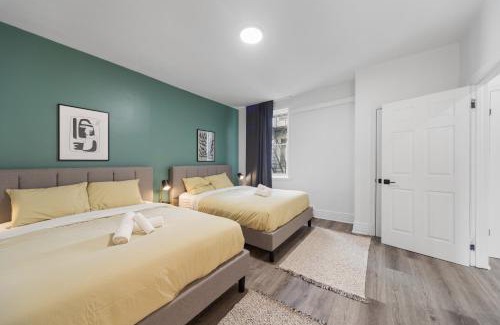 Cote-Des-Neiges—Notre-Dame-De-Grace Apartment | Comfortable 4-Bedroom Retreat for Up to 12 Guests