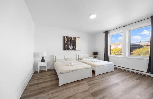 Cote-Des-Neiges—Notre-Dame-De-Grace Apartment | Comfortable 4-Bedroom Retreat for Up to 12 Guests