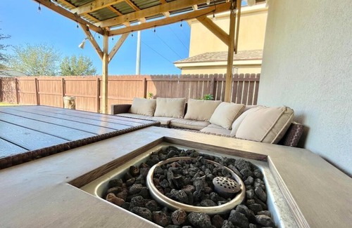Pharr House | Trendy Cozy House in Prime Location - Guest Rated 10/10